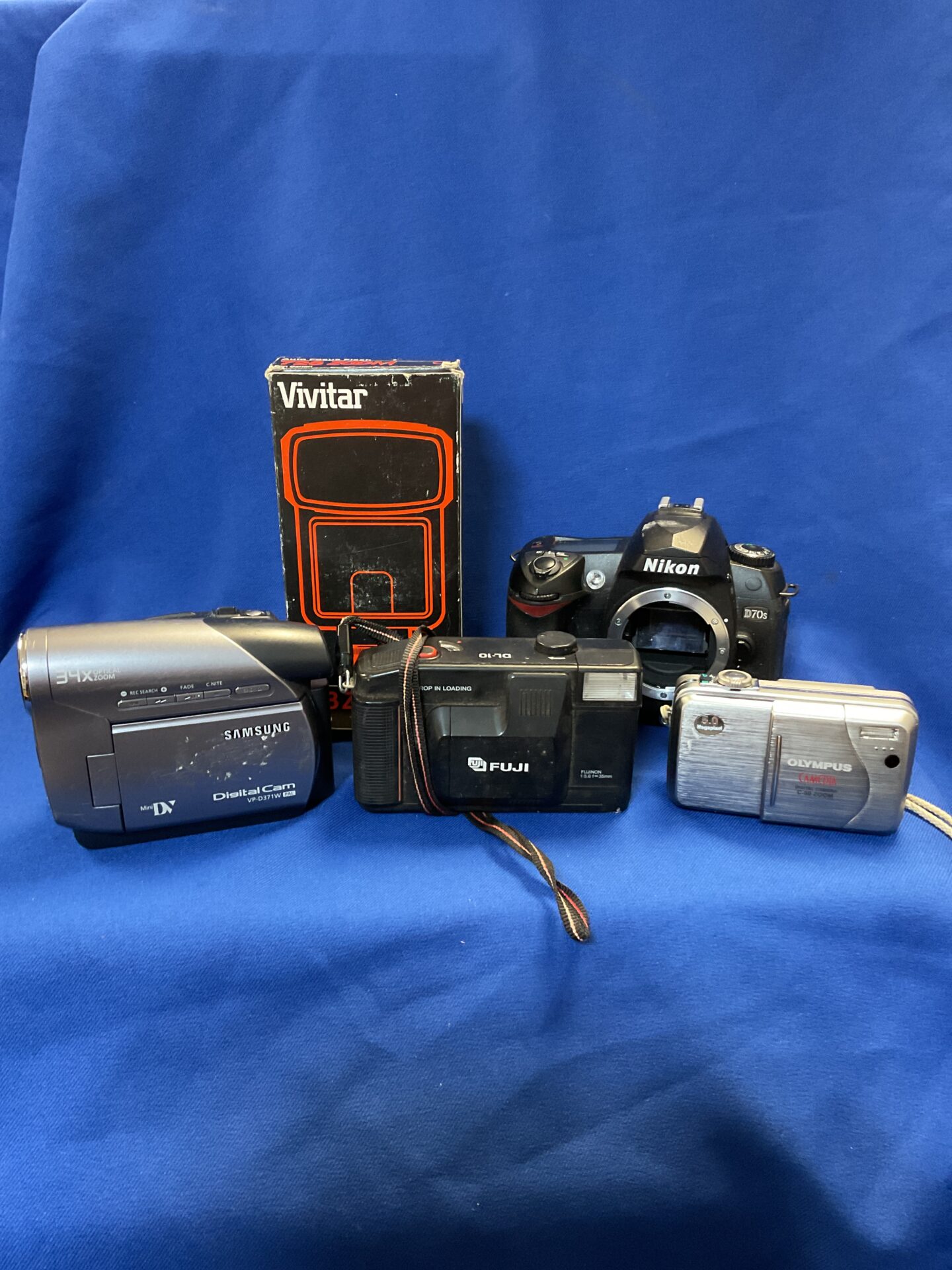 241 Selection of cameras including samsung vp-d371w camcorder