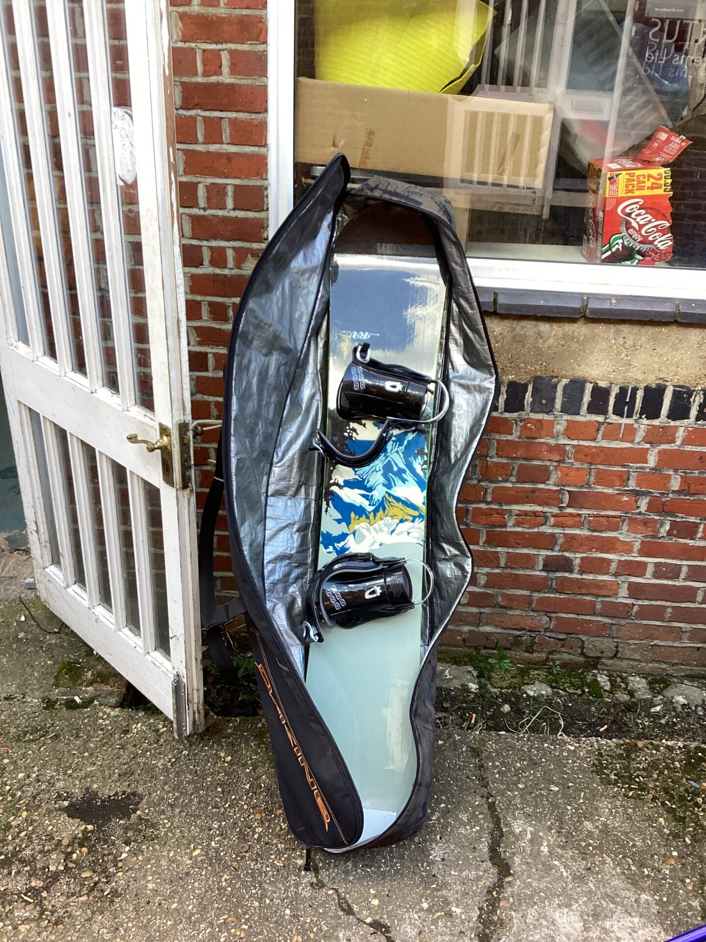 1283 Snowboard in Carry Case