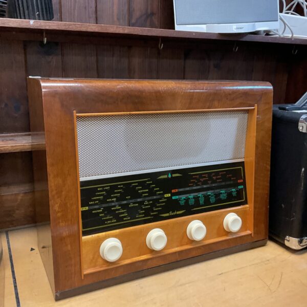 Vintage Bush AC34 valve radio in wooden cabinet.