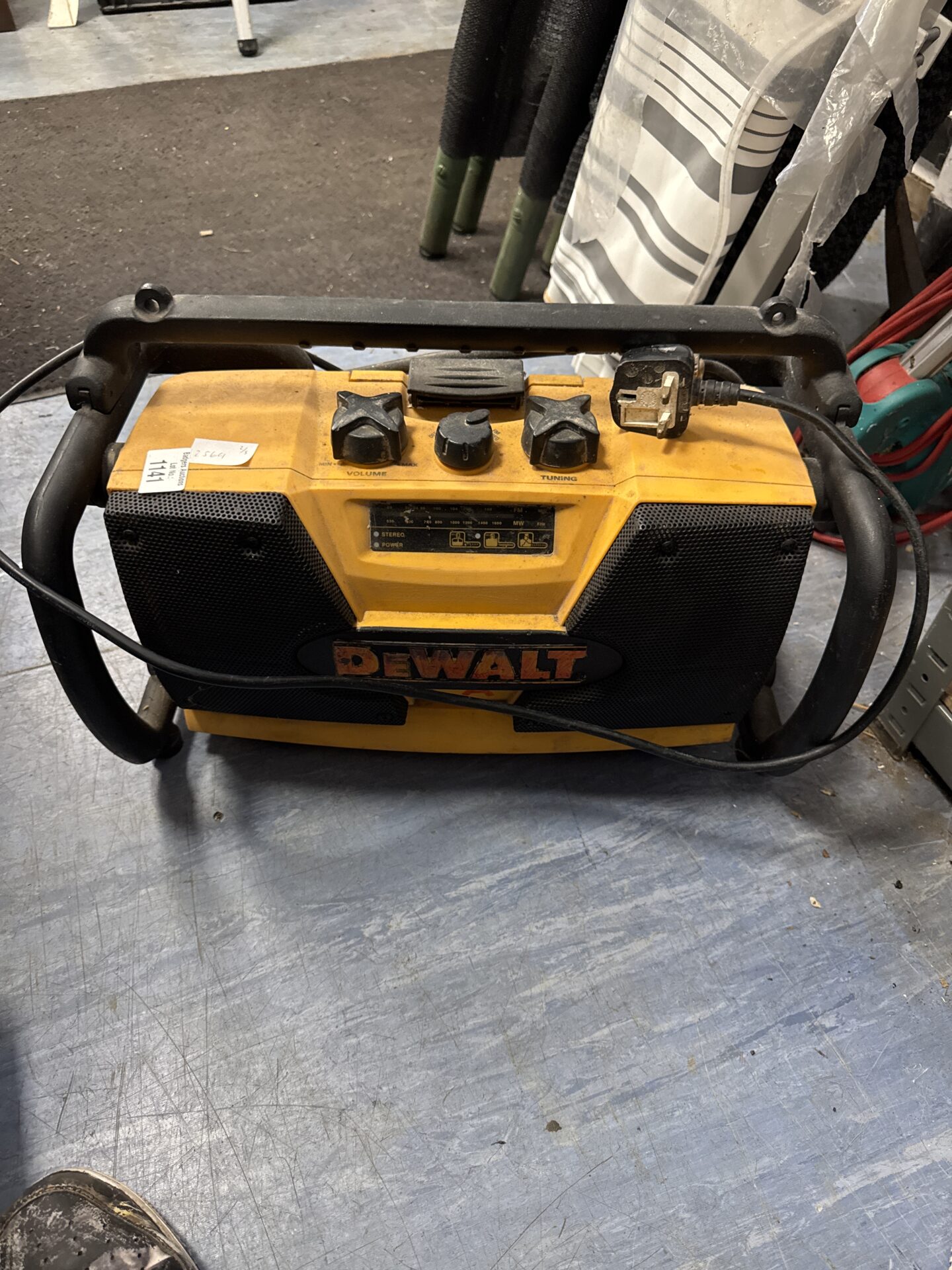 1141 Dewalt site radio – untested, earth pin broken on plug