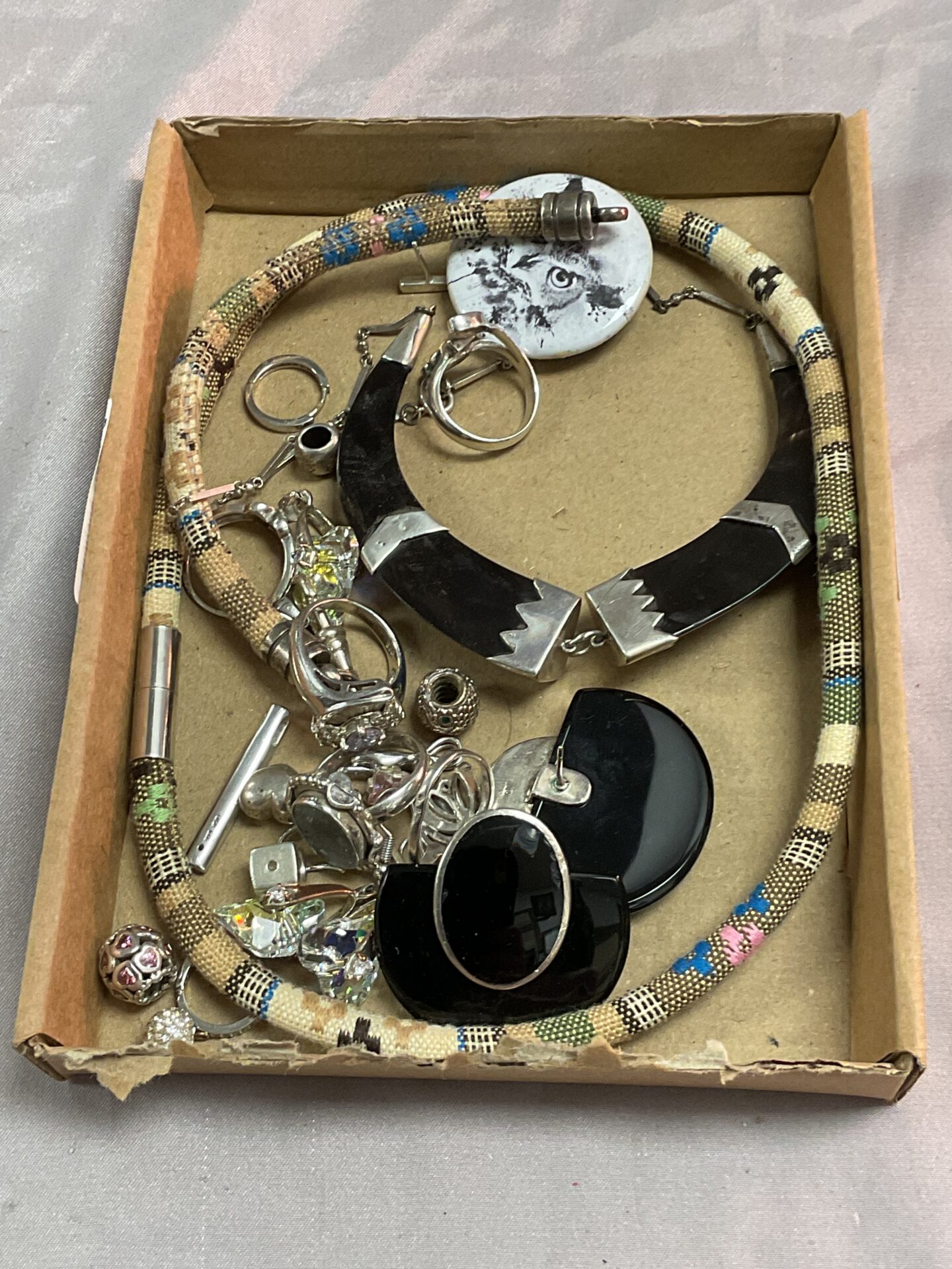 848 Tray of mostly 925 Silver jewellery