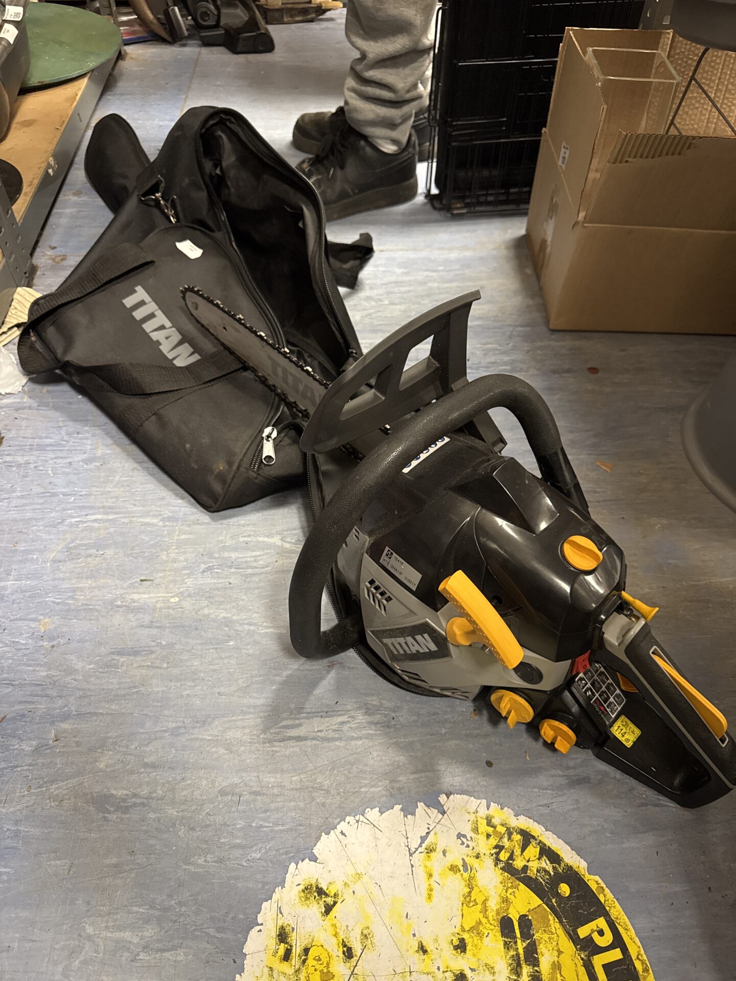 1090 Titan petrol chainsaw tested & working
