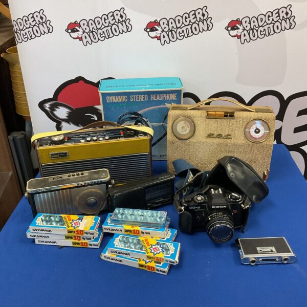 Vintage radio and camera lot including Roberts R600 and Chinon CG-5.