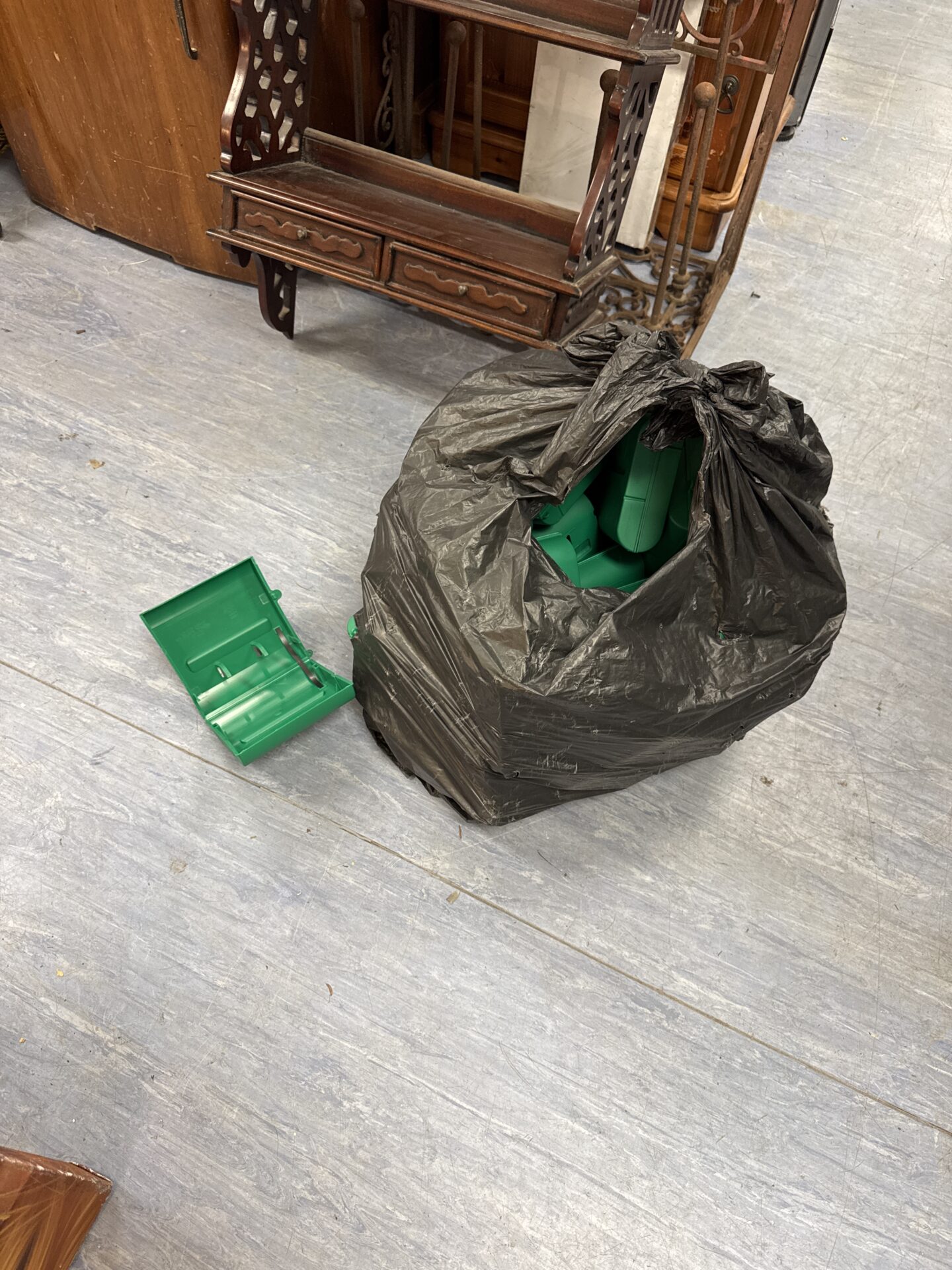 1034 Large bag of poop scoop heads