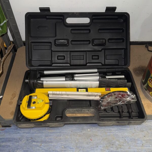 Wickes laser level kit with tripod and carrying case.