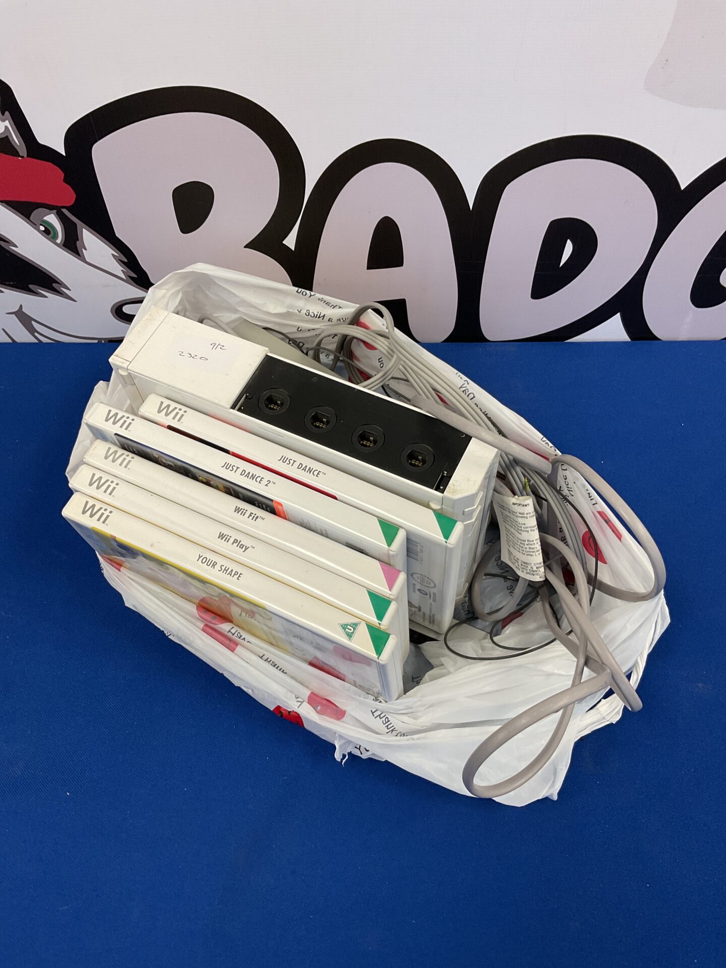 183 Nintendo wii console with games & cables