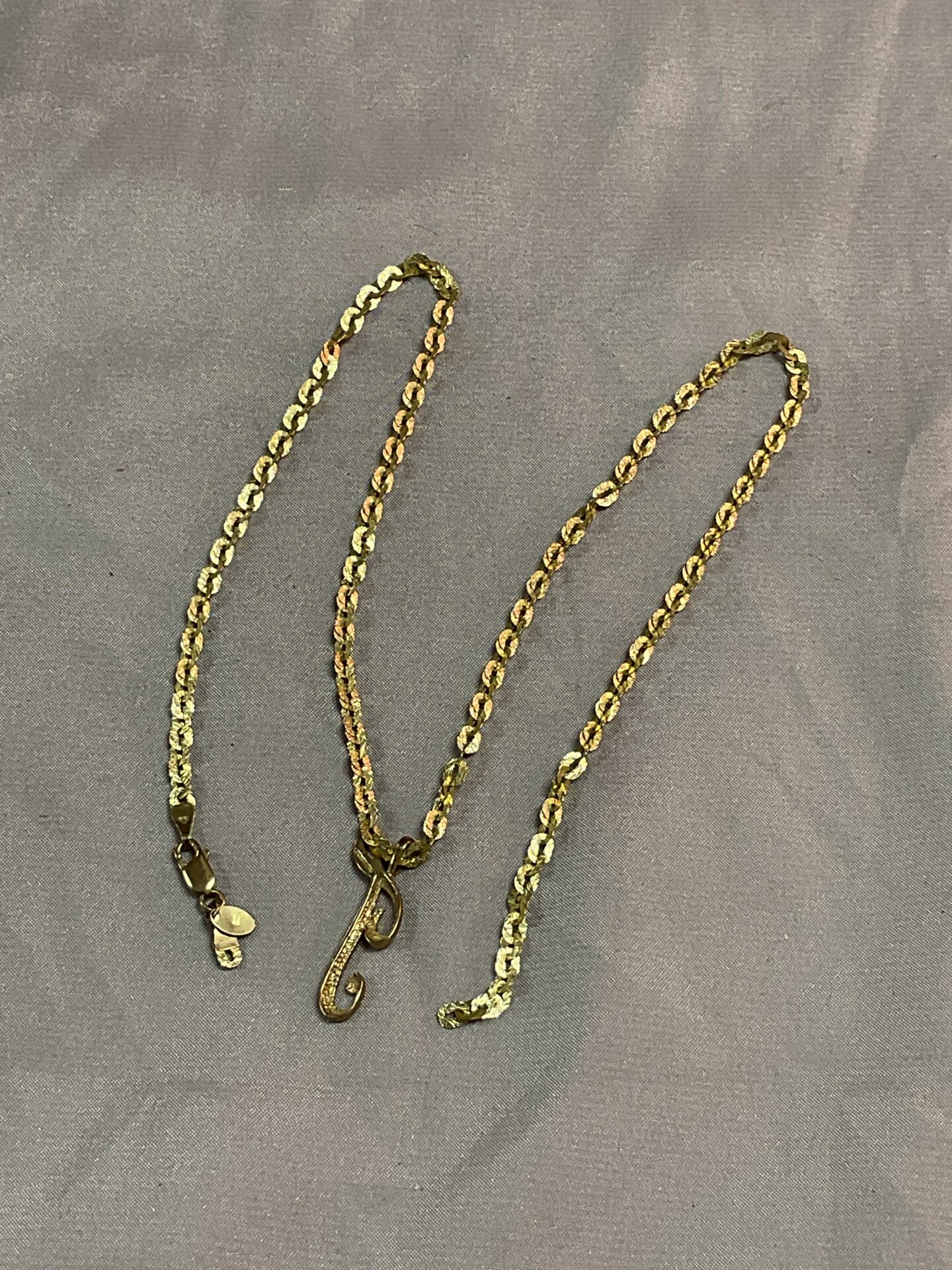 939 9ct gold pendant necklace Clasp broken 6.1g