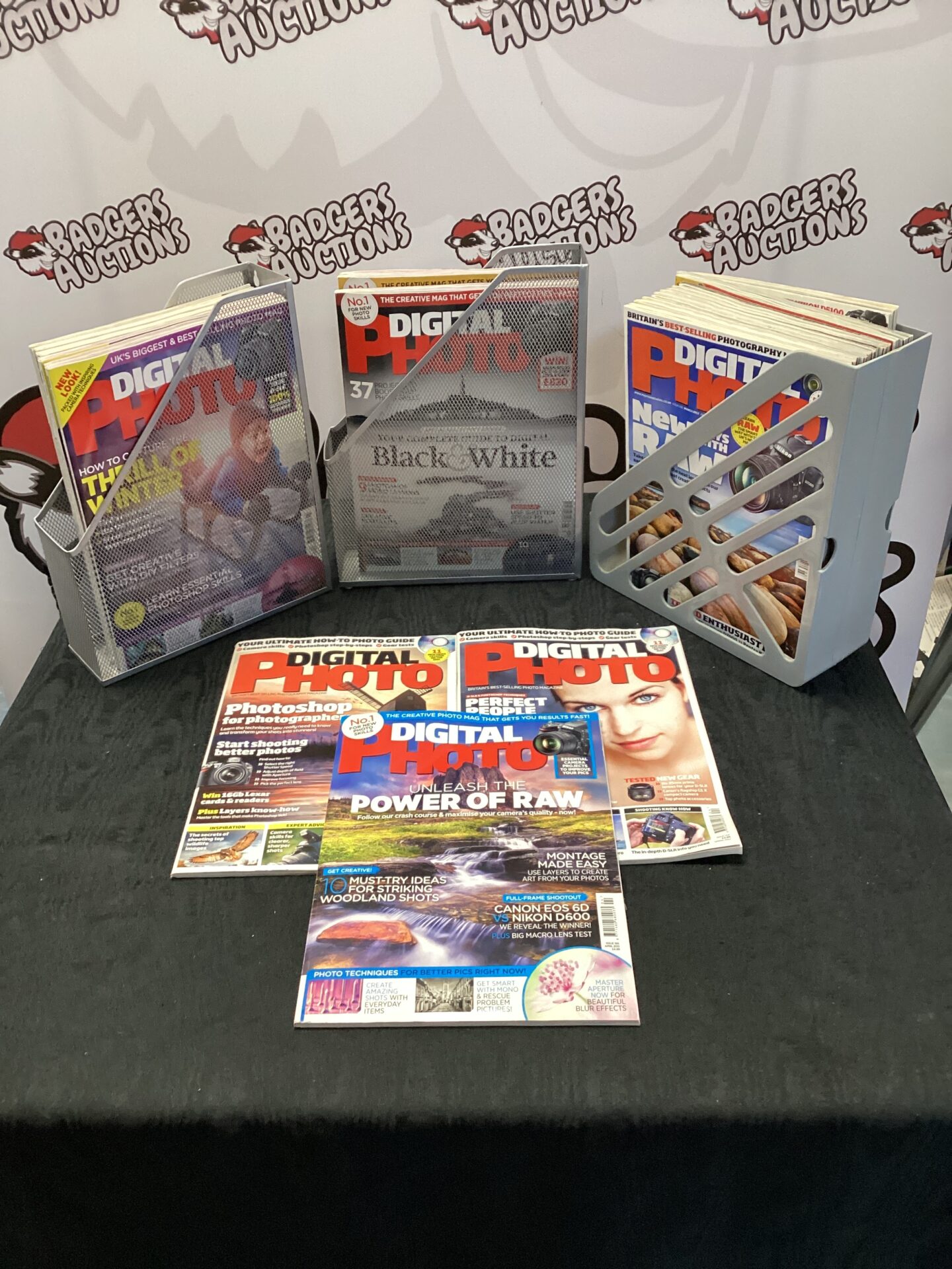 543 Bundle of digital photo magazines with magazine racks