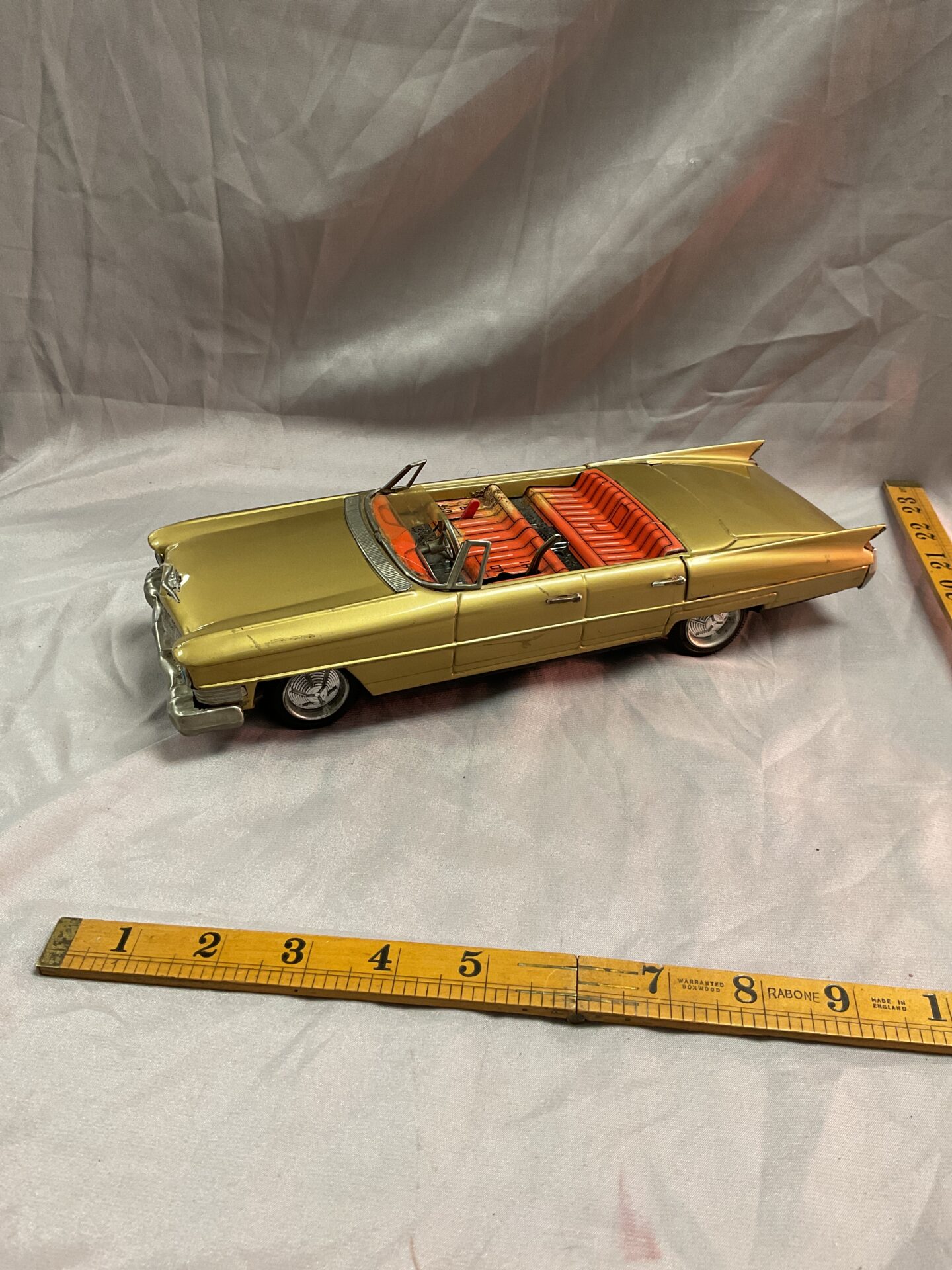 947 Vintage Bandai Tinplate Battery operated cadillac