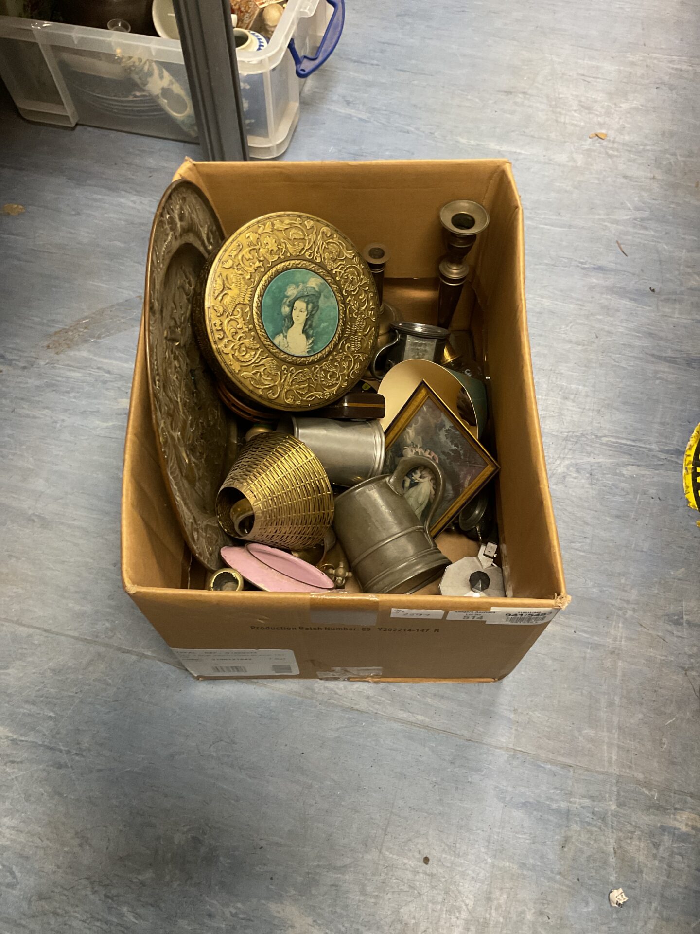 514 Box of mixed inc brass charger and pewter tankards