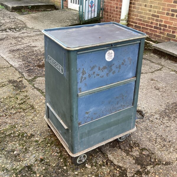Vintage Gedore tool chest with drawers on castors.