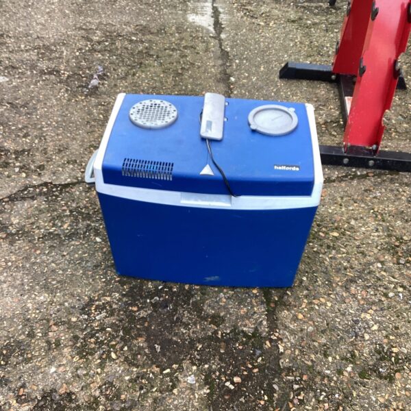 Front view of a blue Halfords 12V cool box for car and camping.