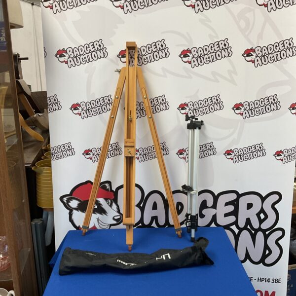 Wooden artist easel by Reeves, ideal for painting and studio use.