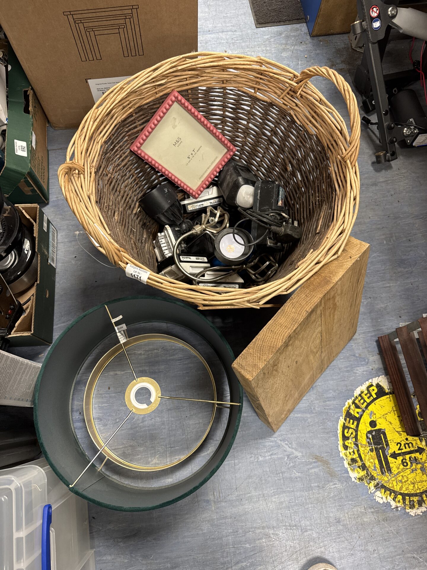1171 Basket of mixed shed clearance items with a lampshade & chopping block