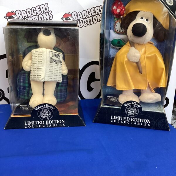 Boxed Wallace and Gromit soft toys, Aardman collectible figures.