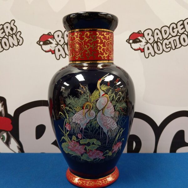 Detailed Chinese crane vase with Paradiso design.