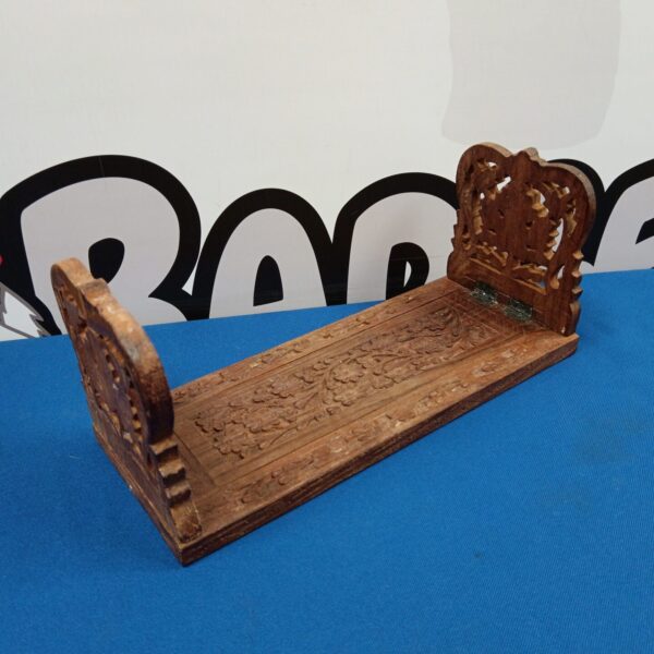 Vintage carved oak extending bookshelf with floral details.