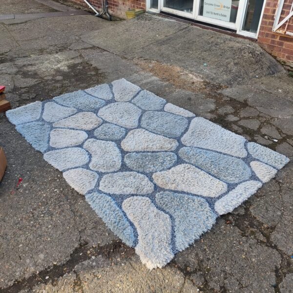 Vintage shagpile rug with a peddle effect pattern.