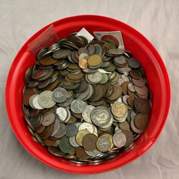 6kg lot of assorted coins for collectors and currency enthusiasts.