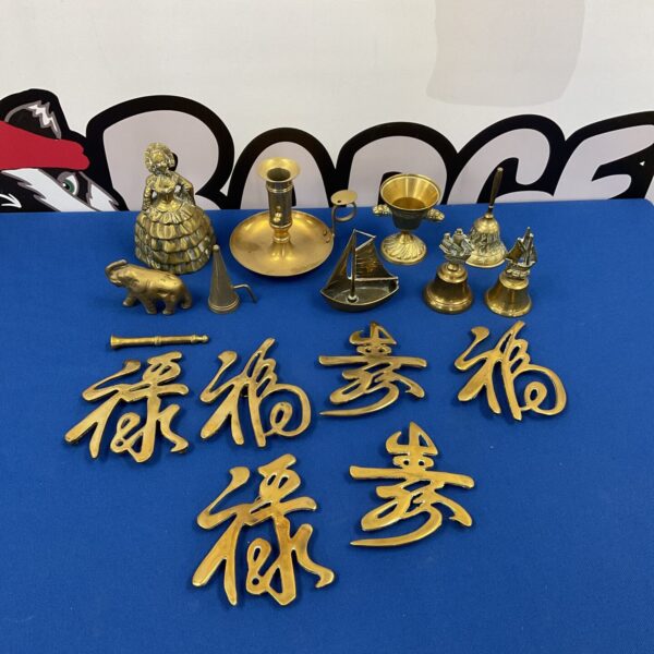 Victorian brassware lot featuring a lady inkwell and ornaments.