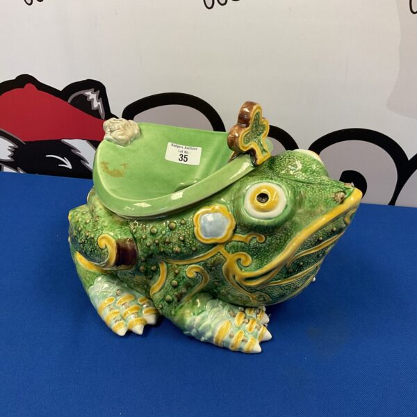 Vintage Bordallo Pinheiro frog spittoon, detailed green pottery.
