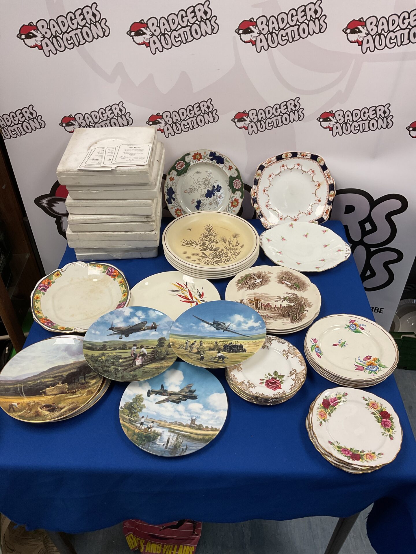 082 Large collection of collectors plates including bradford exchange