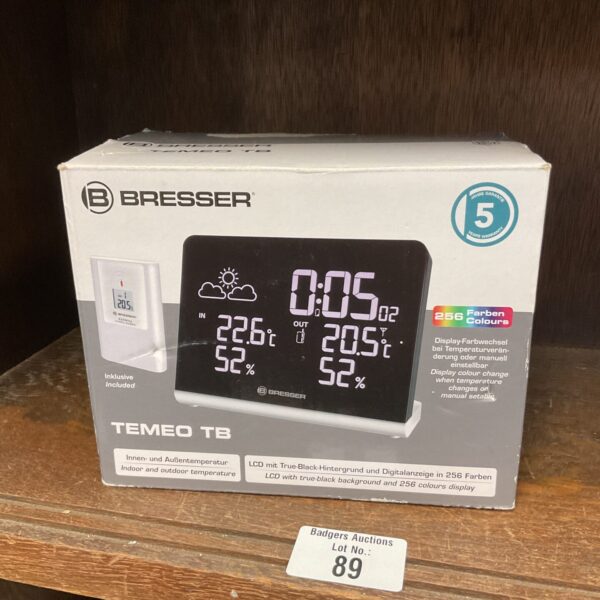 Bresser Temeo TB weather station displaying temperature and humidity readings.