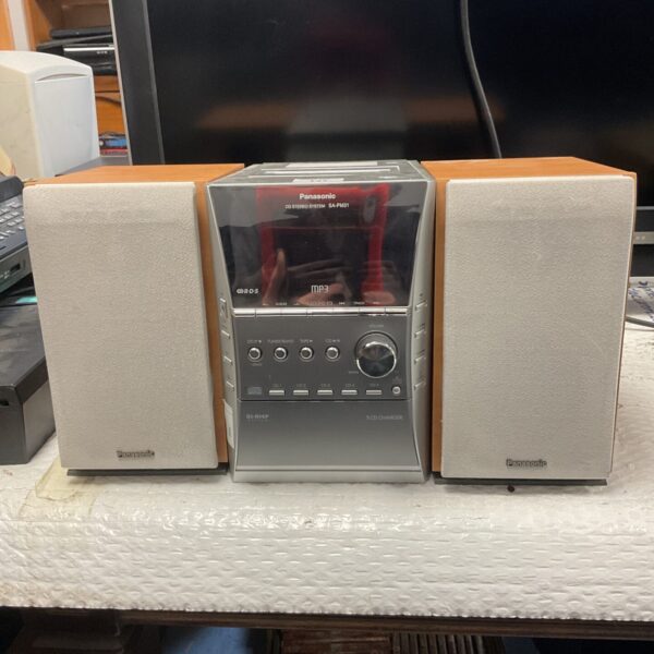 Vintage Panasonic SA-PM31 CD cassette radio hifi system.