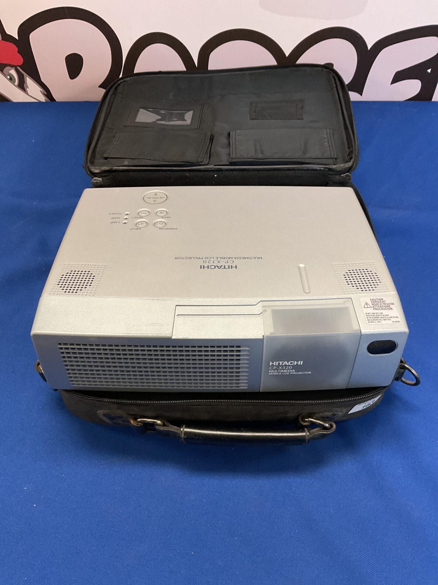 229 Hitachi cp-x320 multimedia projector
