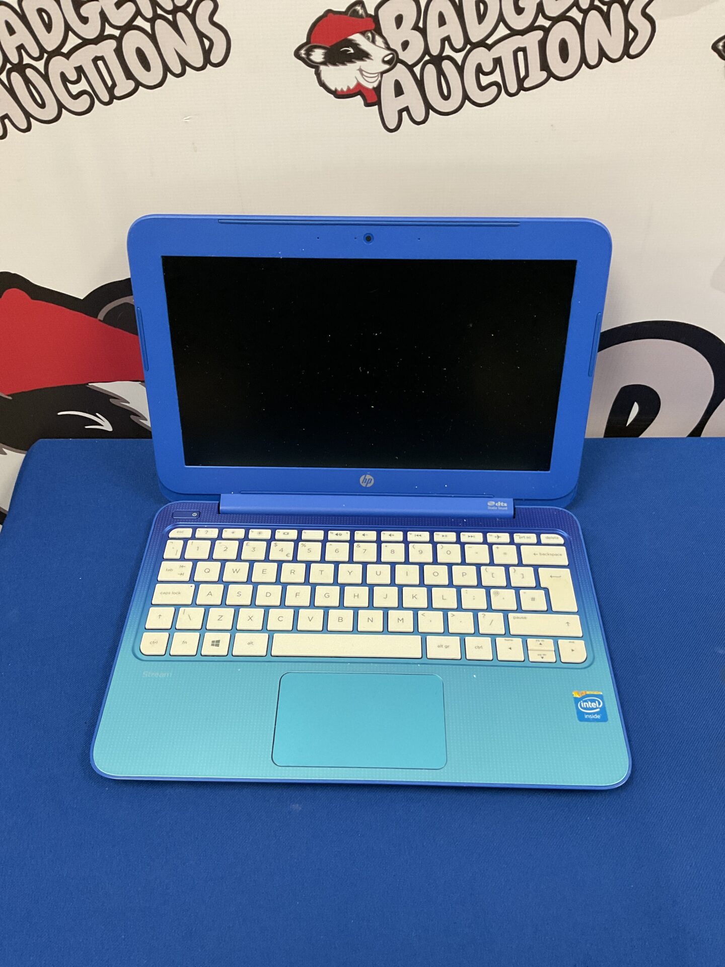 180 Hp steam laptop (no charger)