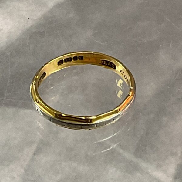Elegant 22ct gold and platinum ring with a classic design.
