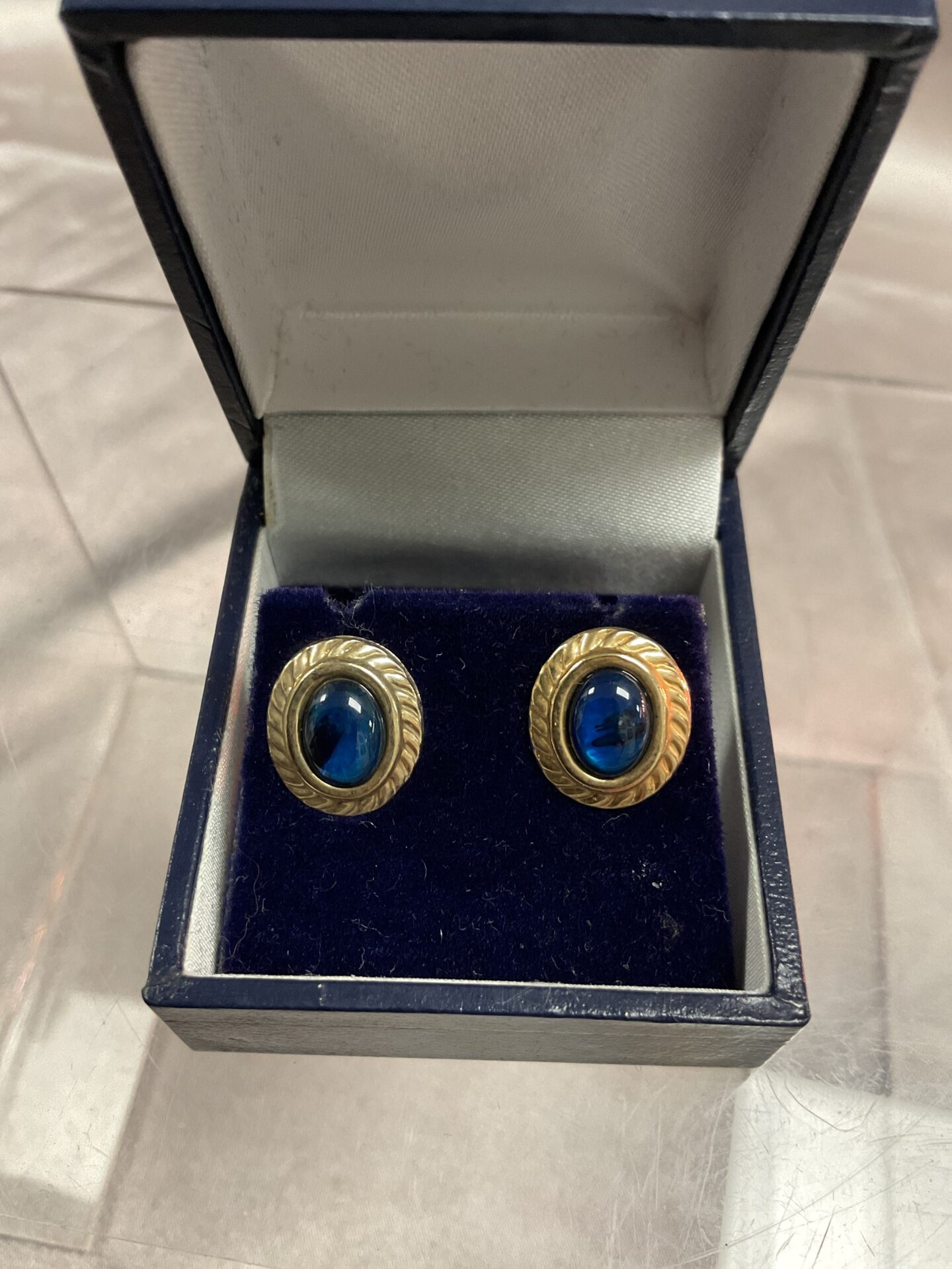761 Pair of 9ct gold stud earrings set with blue stone