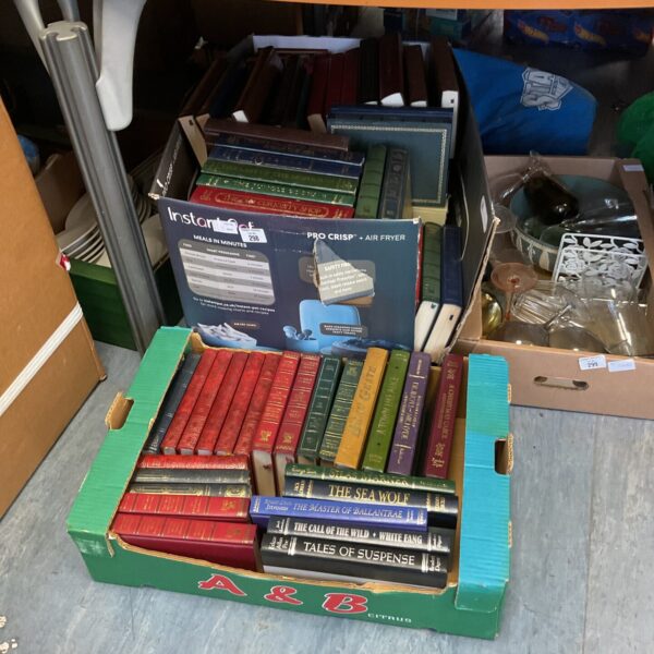 Large collection of vintage Readers Digest books in red, green, and black.