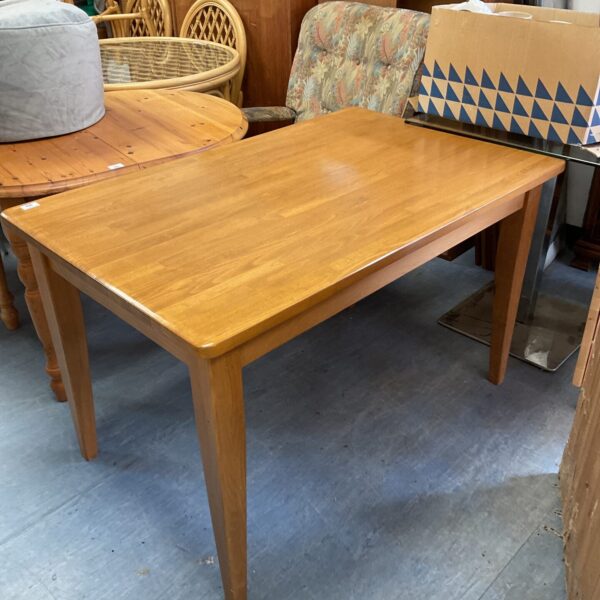 Solid oak dining table in farmhouse style, ideal for kitchens.