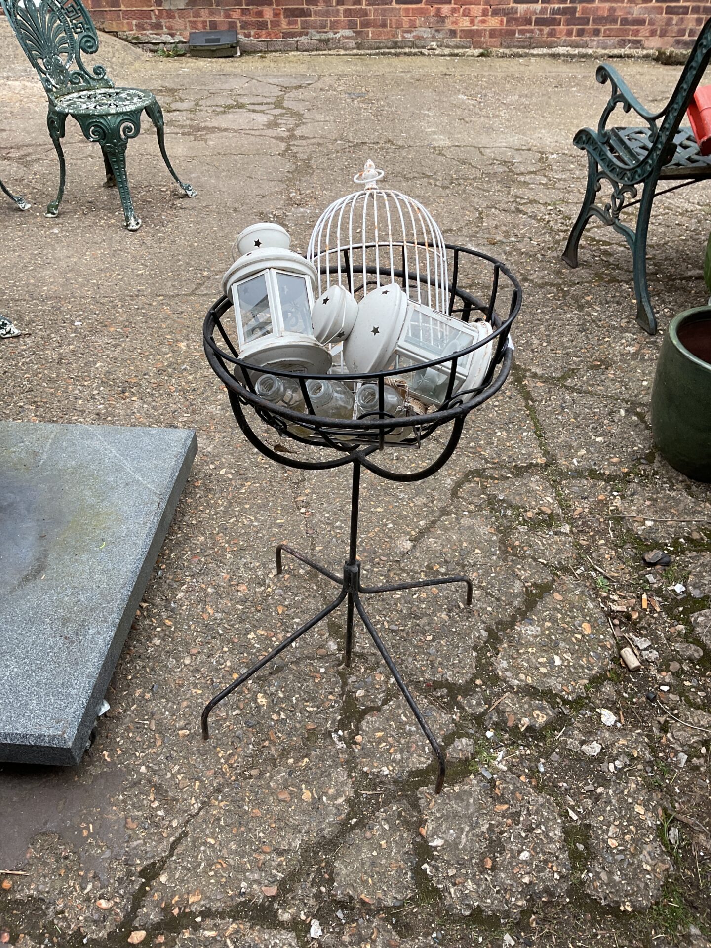 963 Garden planter basket with candle lanterns
