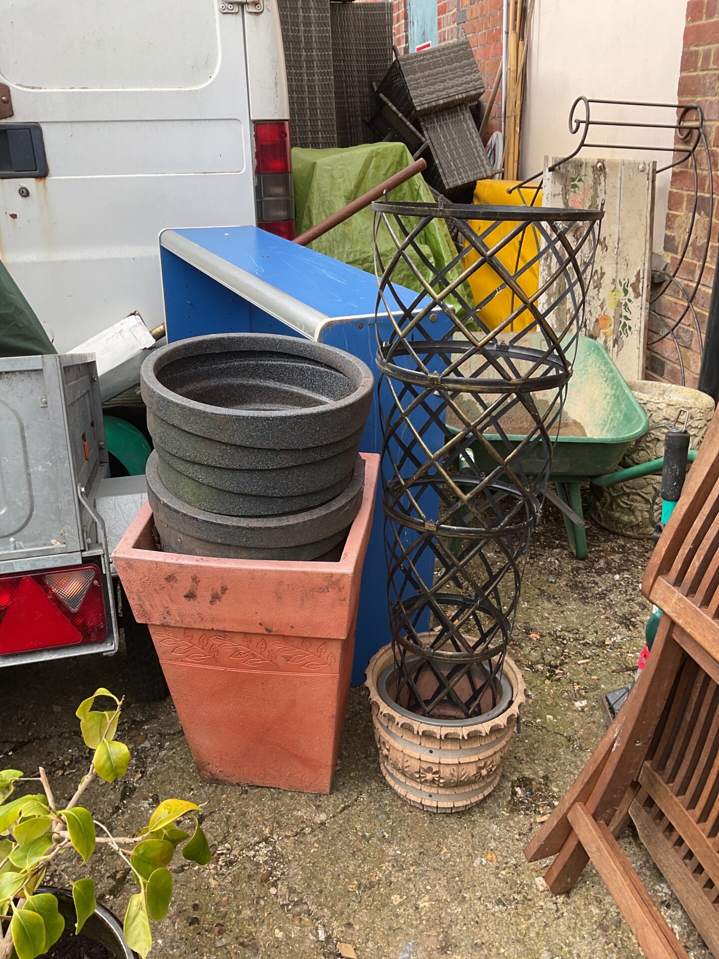 988 Lot of large plastic plant pots