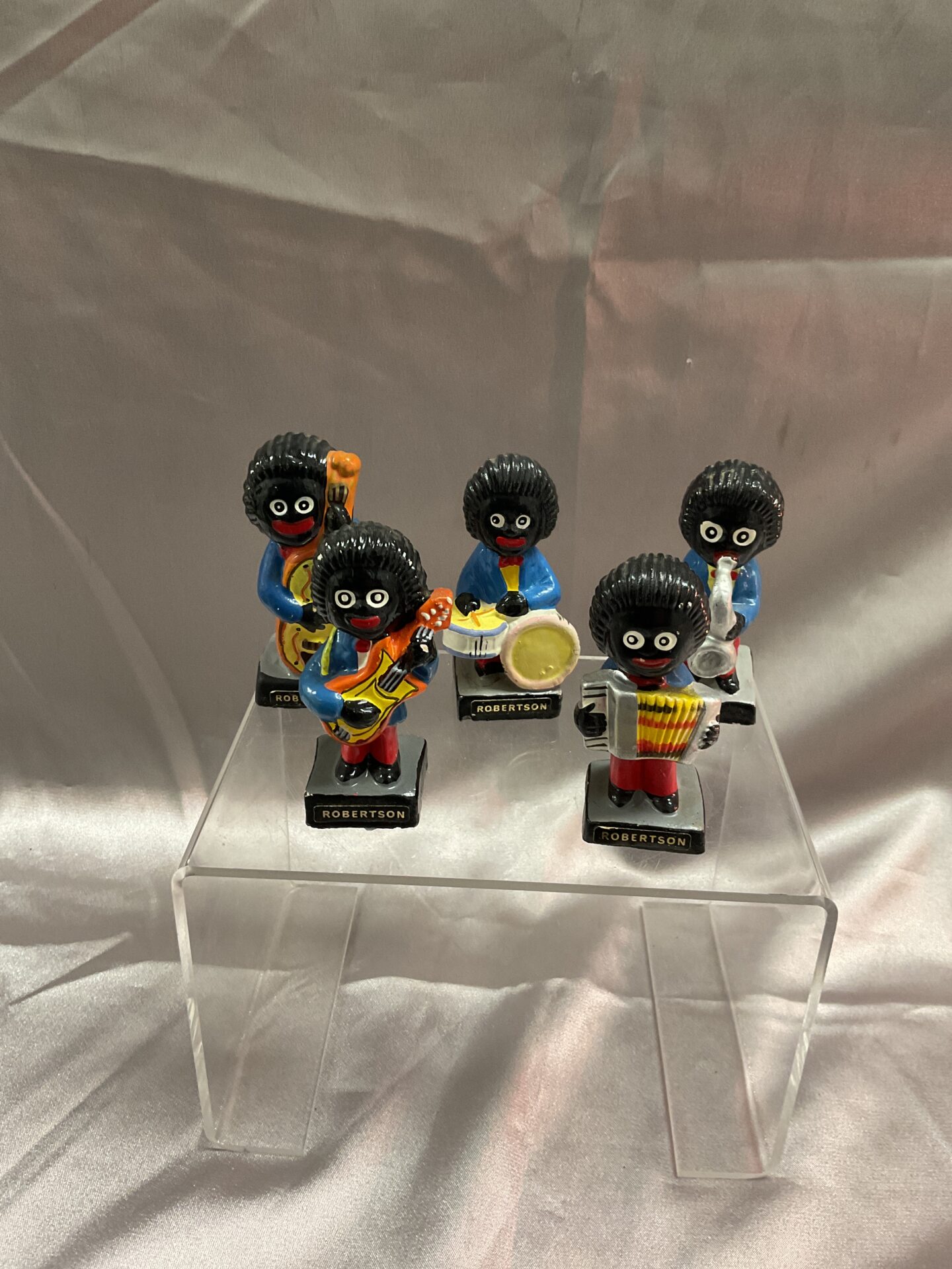 675 Five Robertson golly band figures