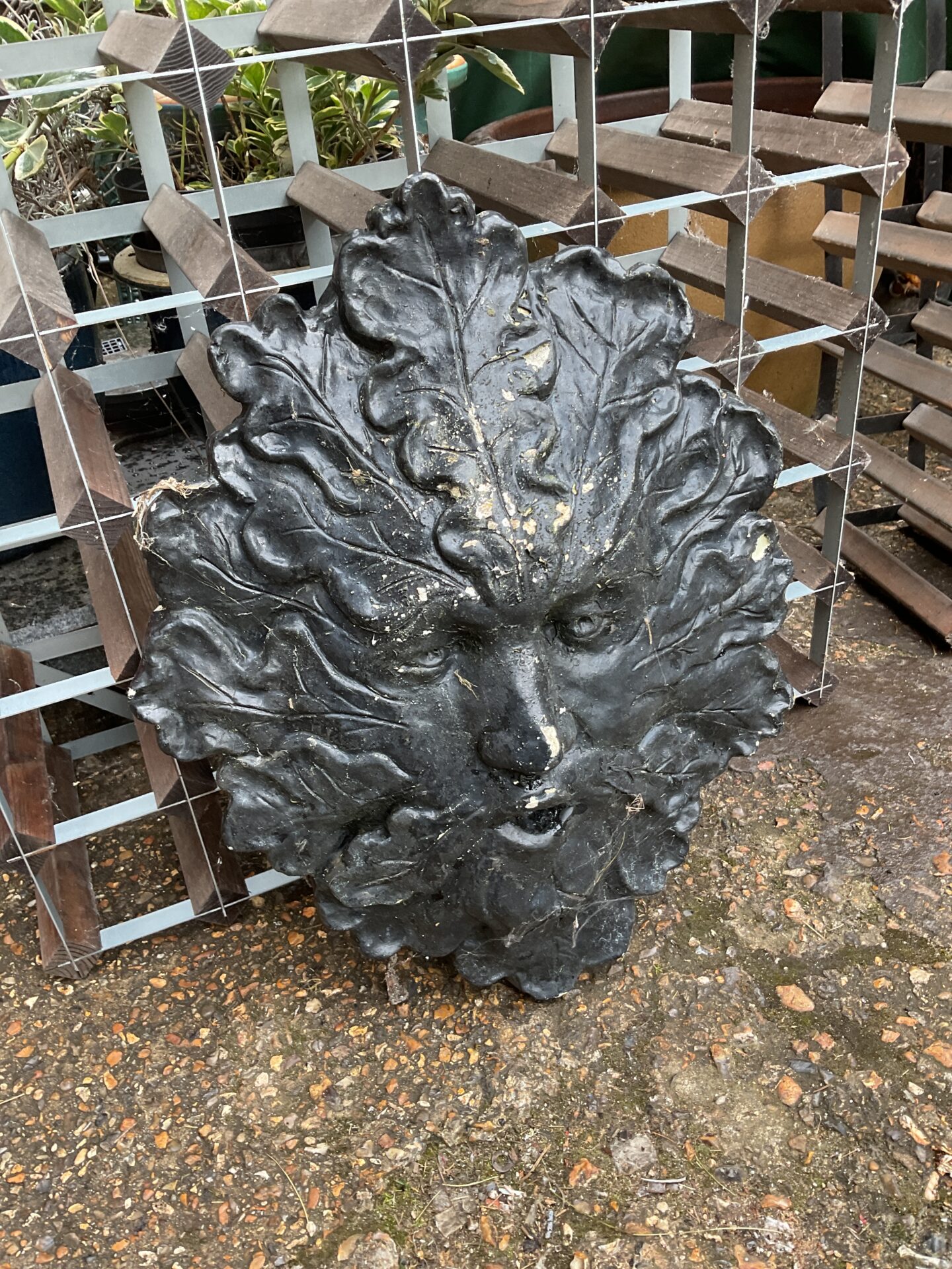 1012 Concrete green man face garden ornament