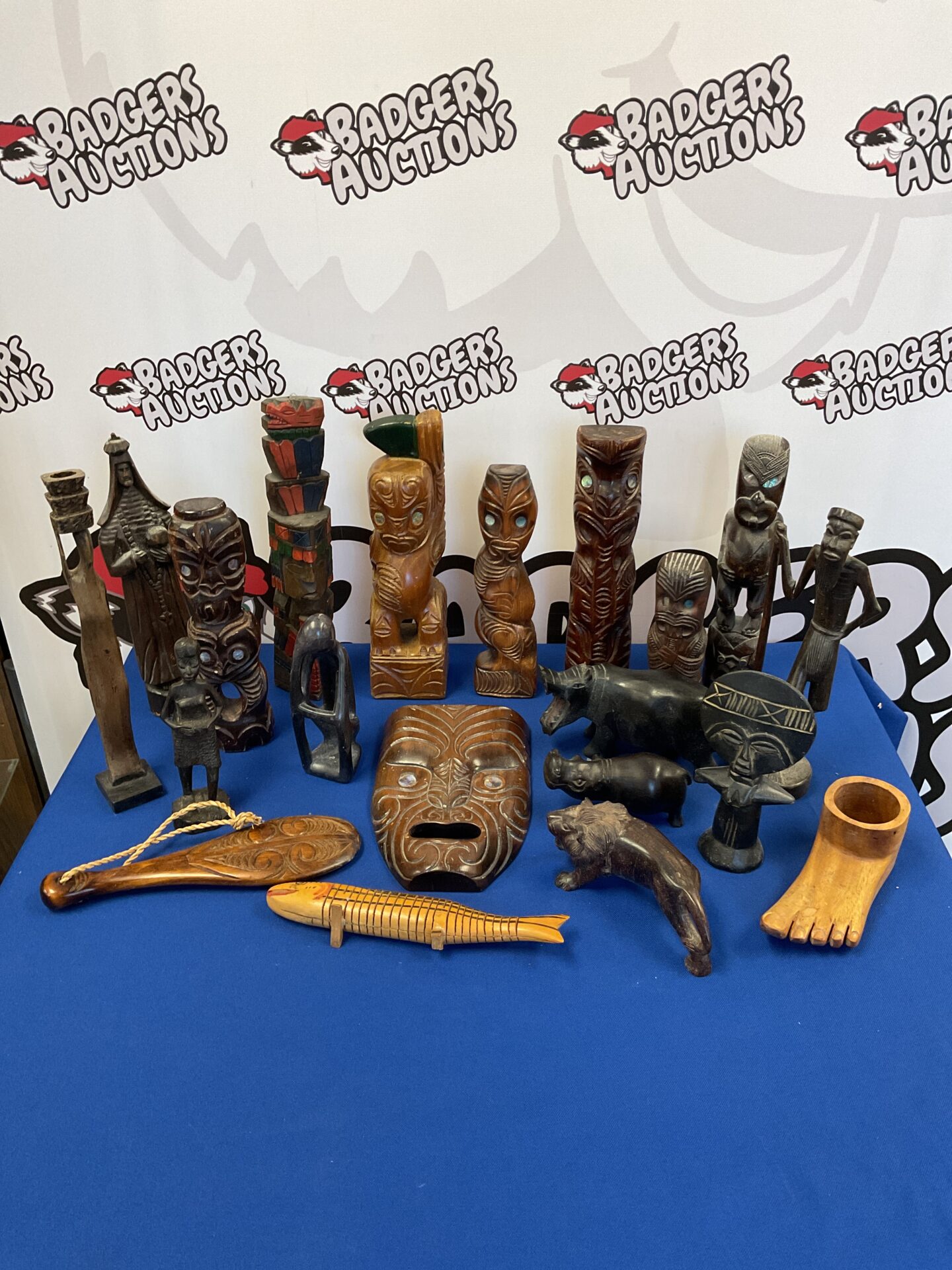 090 Collection of tribal mauri & African hardwood carved figures & totems