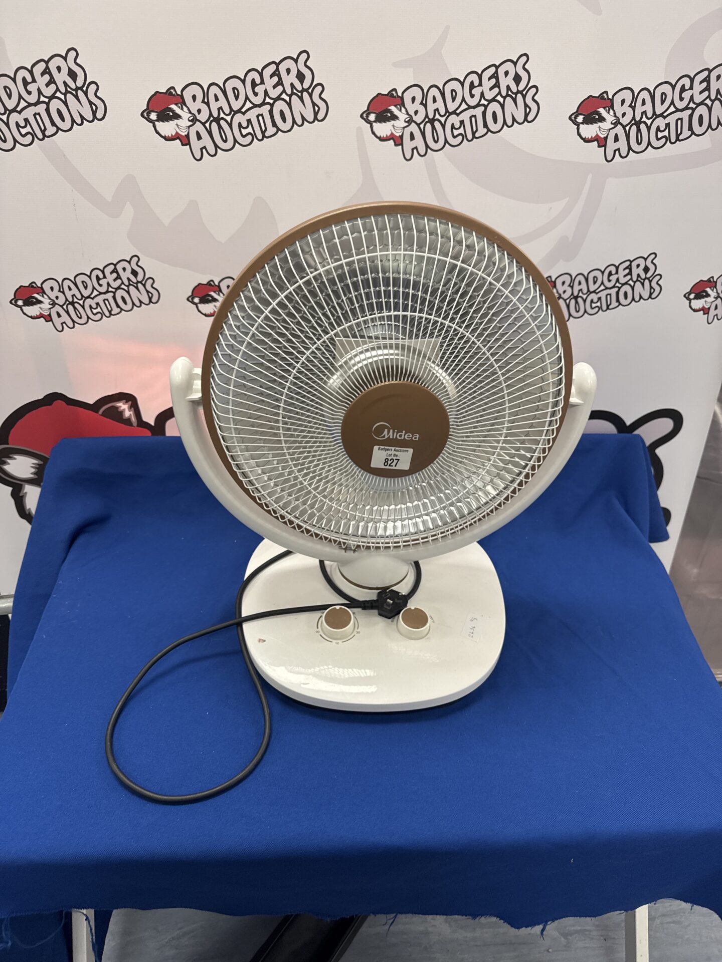 1006 Midea personal space heater – has Korean plug fitted, 220v, untested