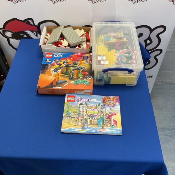Mixed Lego lot including Lego City and Lego Friends pieces.