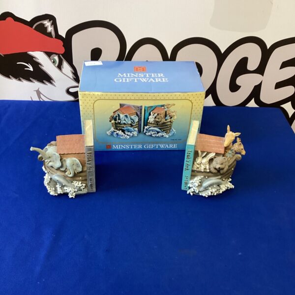 Detailed Minister Giftware Noahs Ark bookends with sculpted animals.