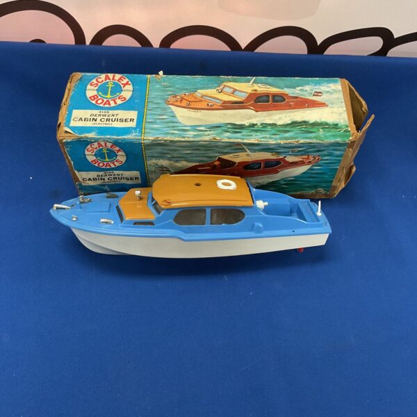 Vintage Scalex Derwent cabin cruiser in original box.