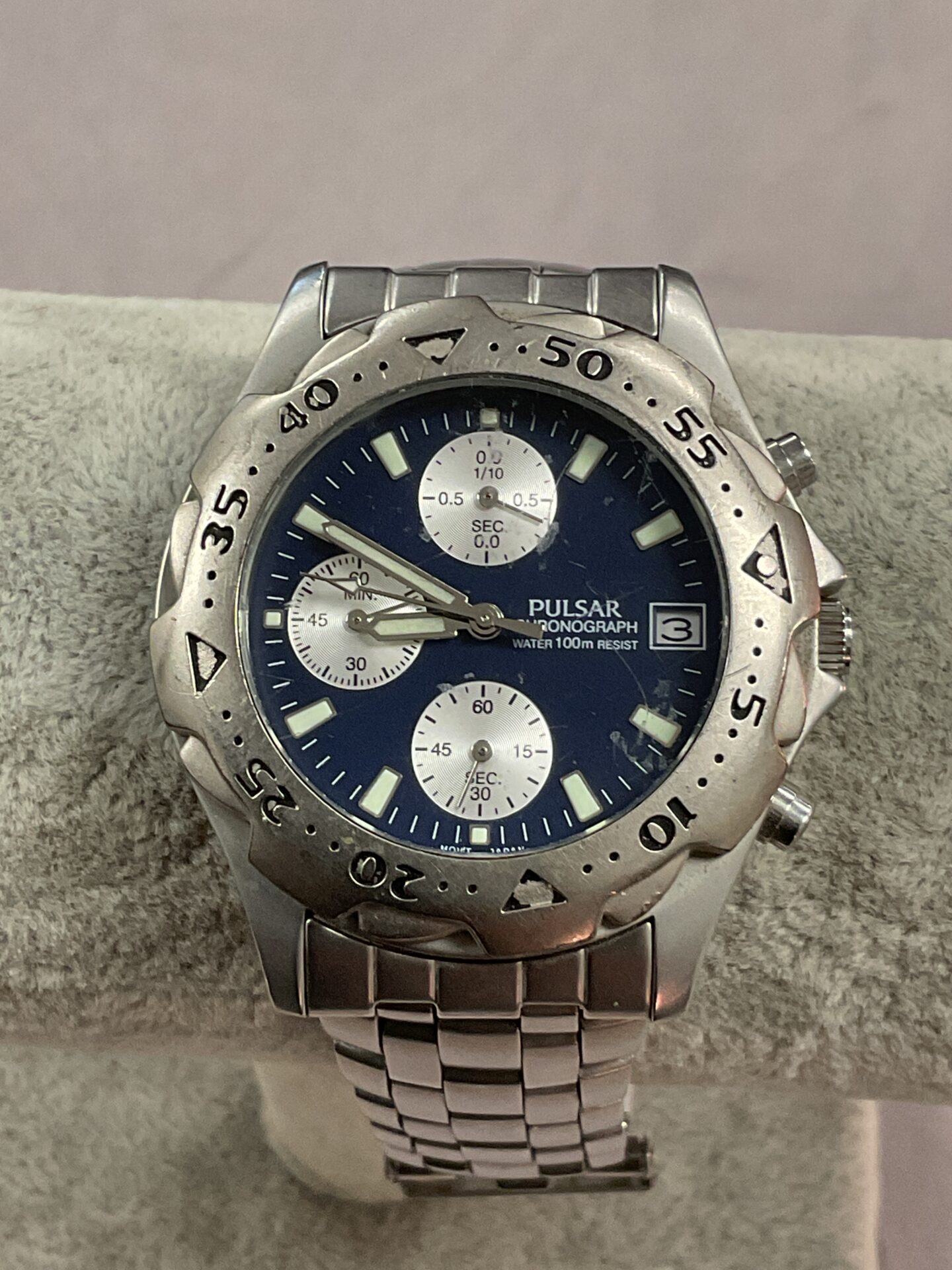 718 Pulsar Quartz gents wristwatch working