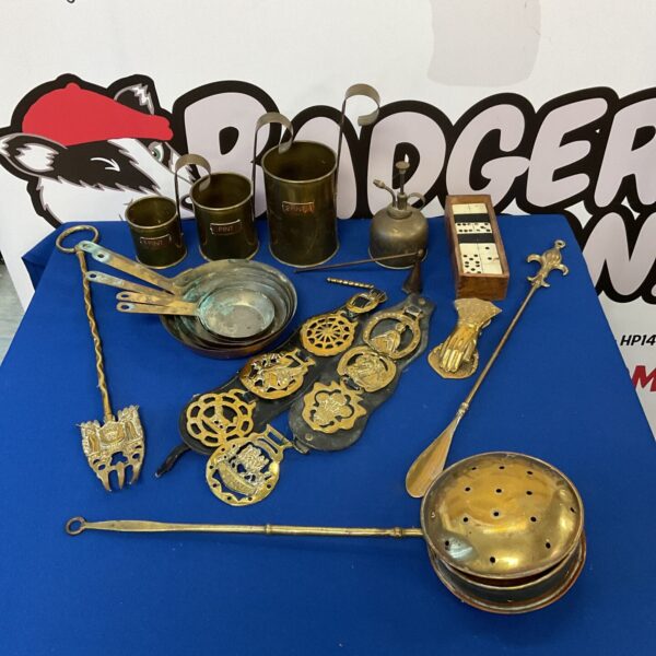 Vintage brass and copper kitchenalia lot with pans and ladles.