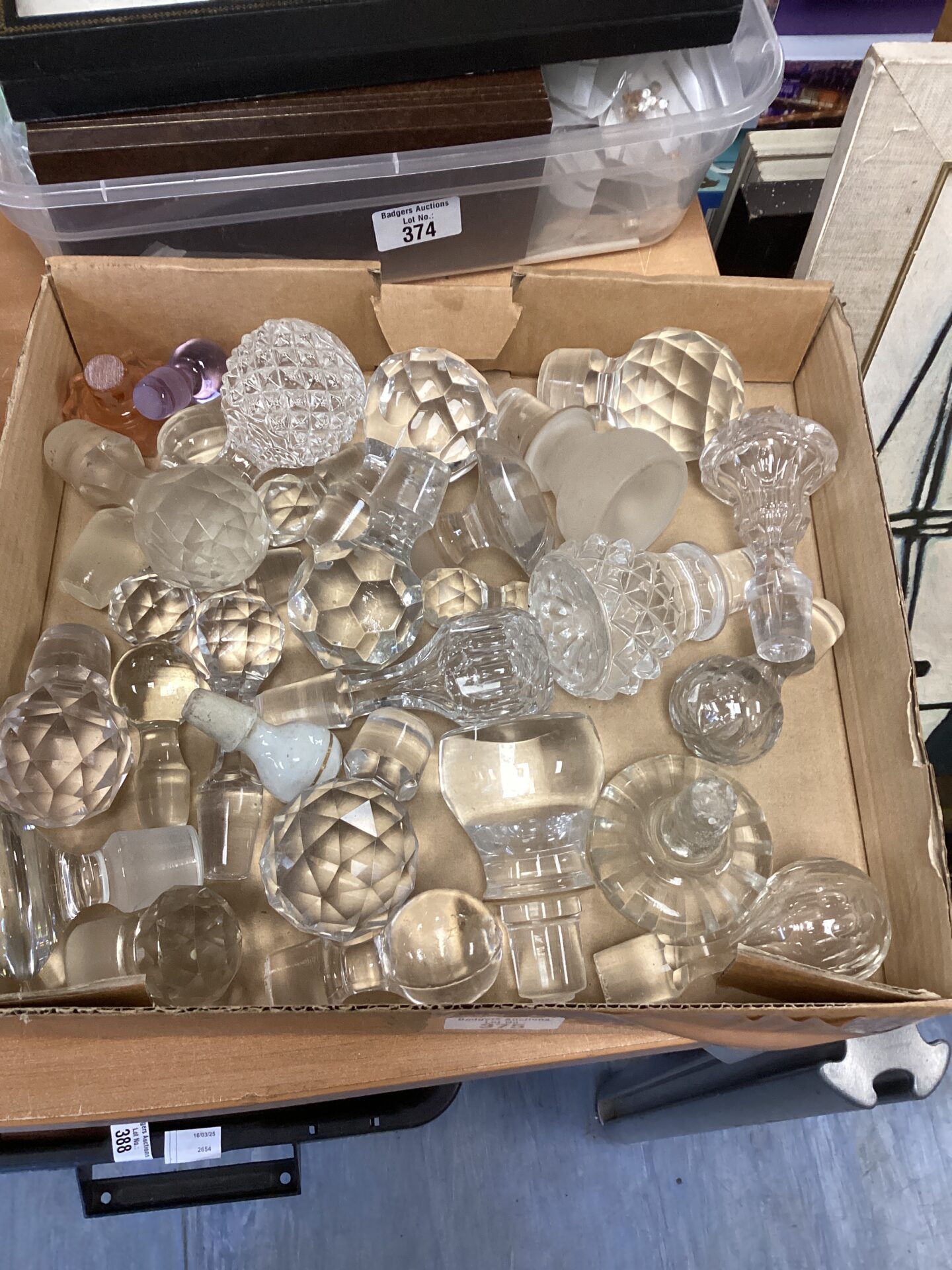 375 Selection of decanter stoppers