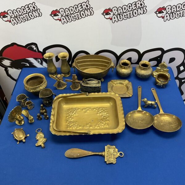 Mixed lot of vintage brassware including Indian vases.