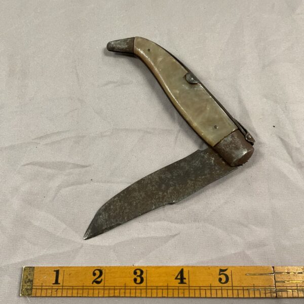 Vintage ratchet pocket knife with horn handle and locking blade.