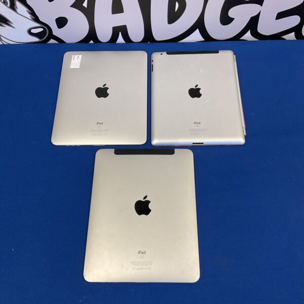 Lot of three Apple iPad tablets, vintage technology.