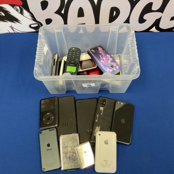 Mixed lot of vintage mobile phones and Apple iPods for collectors.